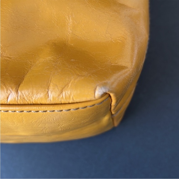 Peck & Peck Collection Twisted Handle Yellow Leather Hobo Shoulder Bag - Picture 8 of 12